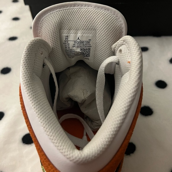 Orange, Black, and White Jordan 1 with Floral Embroidery. - Picture 5 of 7